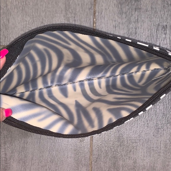 β€οΈ Make up bag - Picture 3 of 3